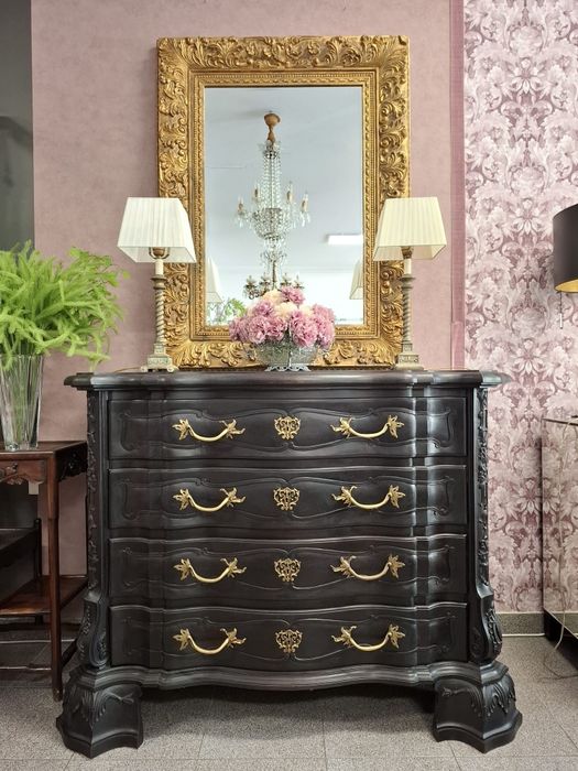 Cómoda D. José de Grande Dimensão - Elegância Clássica e Sofisticação