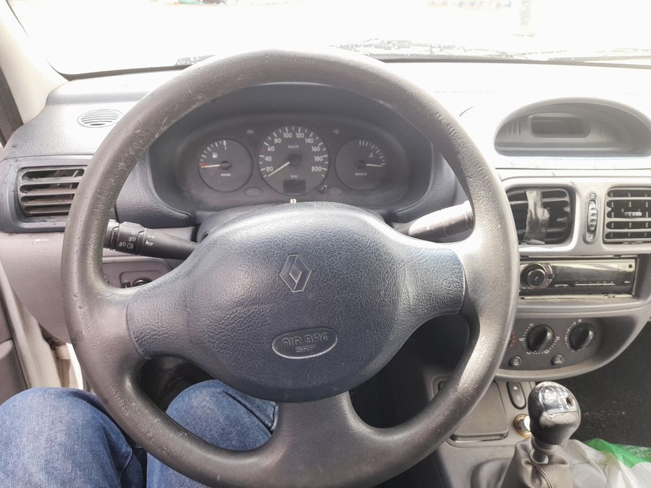 Calon Renault clio económico