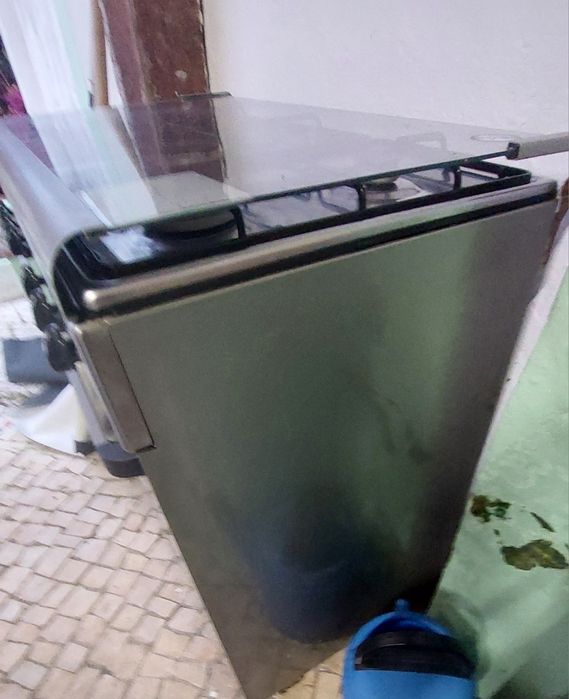 Fogão inox a gaz com bilha incorporada