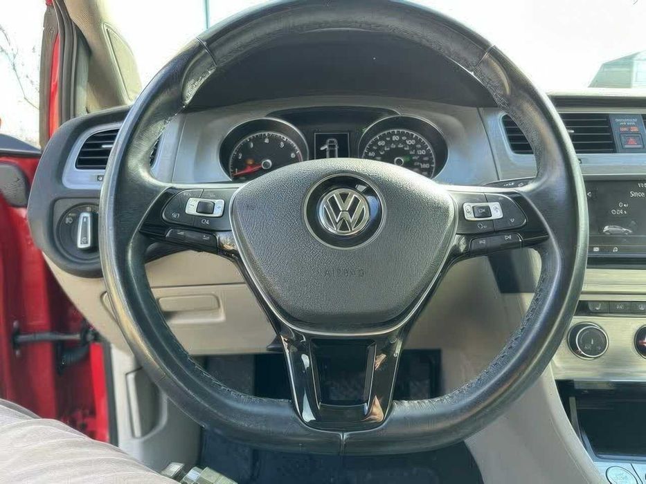 Volkswagen Golf      2017