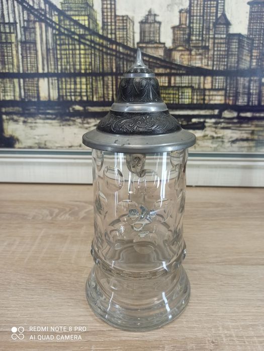 Kufel do piwa z metalową pokrywą – styl retro