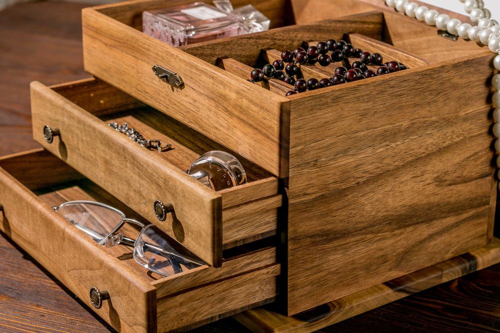 Дерев'яна жіноча скринька комод шкатулка для прикрас з дзеркалом