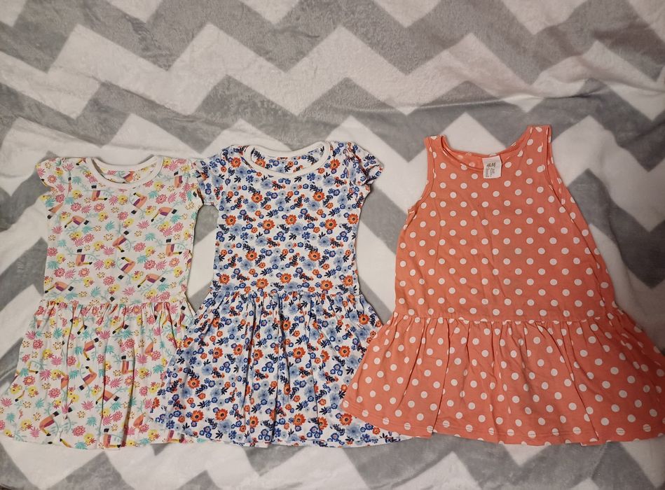 Ubranka letnie i czapeczki  r. 74 dziewczynka