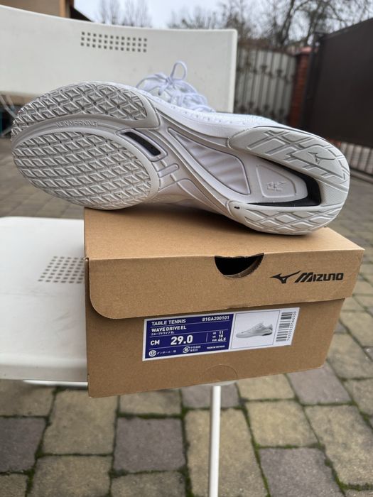 Кросівкі нові  Мізуно