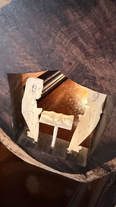 Presépio Antigo em Osso Esculpido e Madeira Natural – Artesanato Religioso