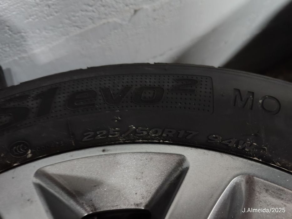 Jantes Mercedes com pneus