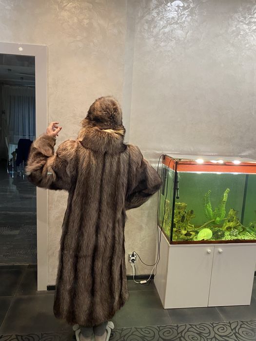 Продам шубу з хутра єнота