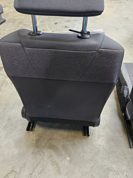 toyota yaris iv fotele kanapa środek