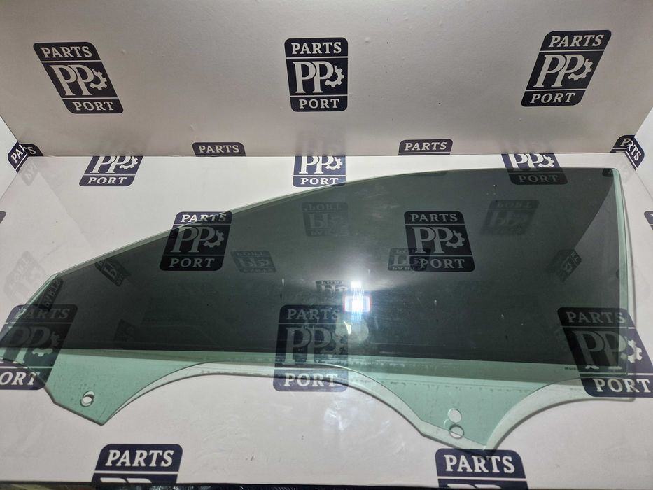 Скло стекло переднее левое правое заднее Audi A4 B9 2017 2022 2023