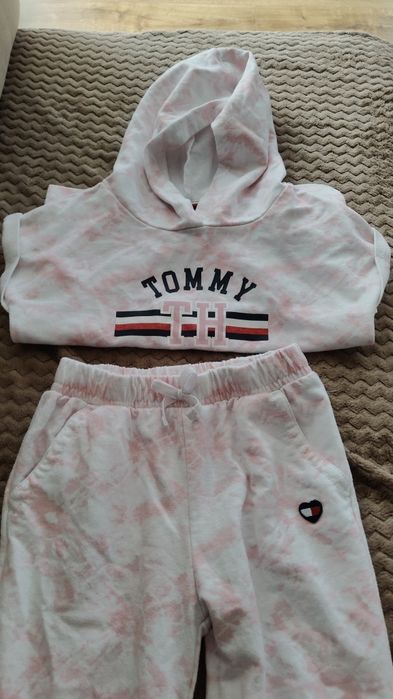 Dres dziecięcy Tommy Hilfiger różówy super stan
