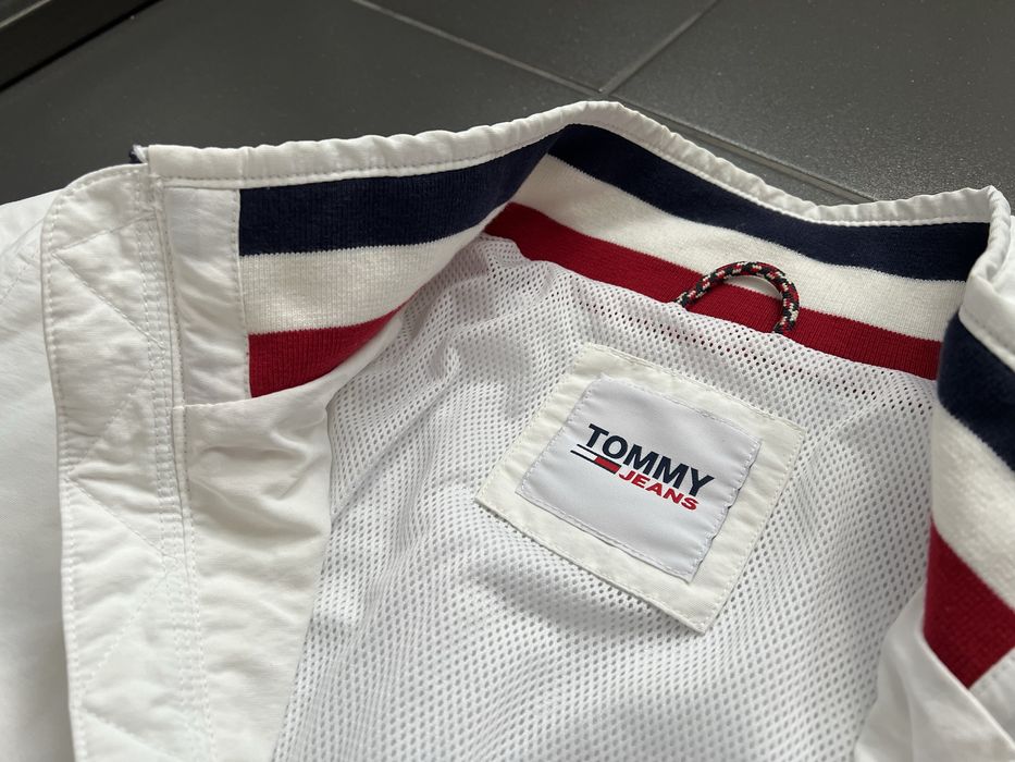 Легка весняна куртка Tommy Hilfiger в ідеальному стані розмір М