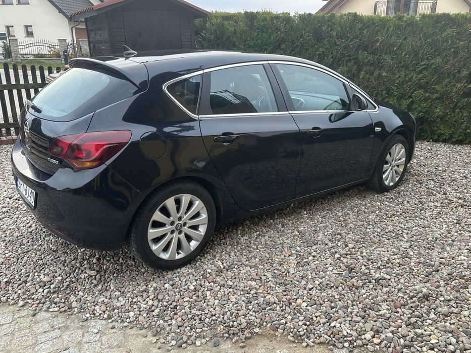 Opel Astra J 2011