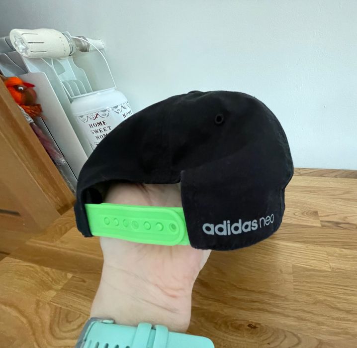czarna czapka z daszkiem adidas (adidas neo)- jak nowa.
