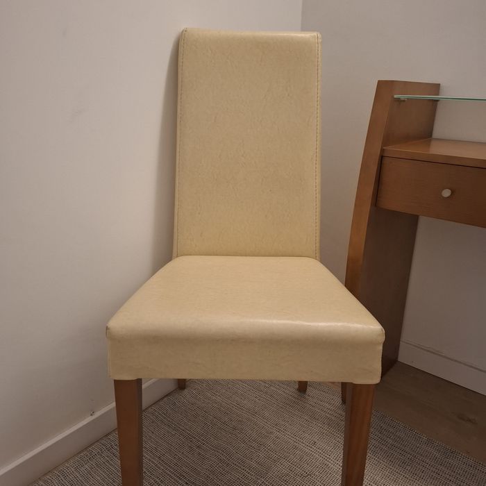 Conjunto aparador + 2 cadeiras