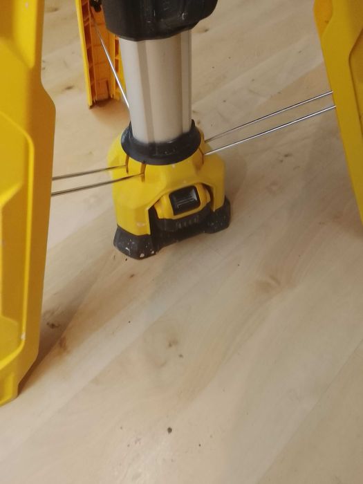 Lampa robocza DeWalt dcl079 LED na trójnogu (statyw teleskopowy)