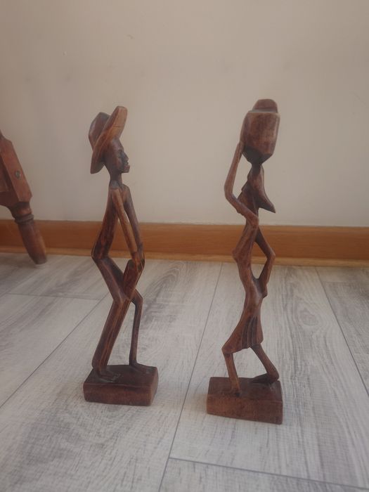 Afrykańskie figurki mężczyzna i kobieta ręcznie rzeźbione wys 28 cm, żuraw czy czapla
