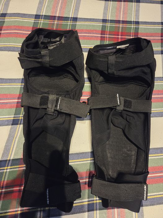 Joelheiras alpinestar a-impact plasma pro