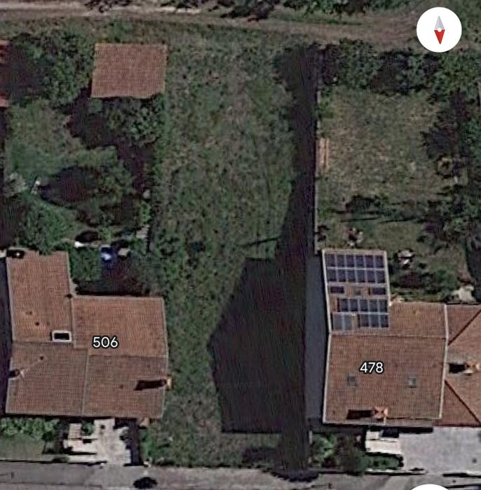 Lote de terreno com 713m².