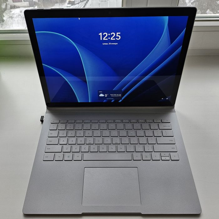 Microsoft Surface Book 2 13.5" i5-8350U / 8 GB / 256 GB SSD