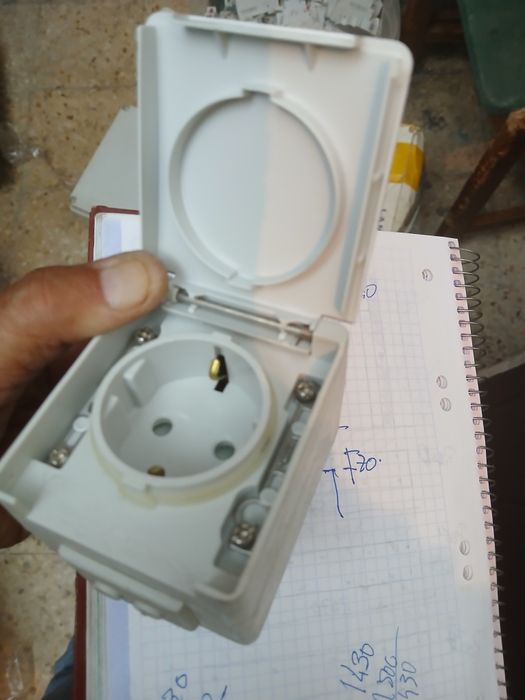 Material eléctrico.