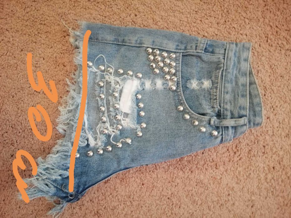 Продам короткие джинсовые шорты