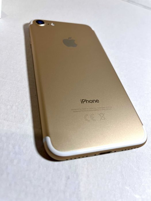 Apple iPhone 7 Gold com carregador e auriculares