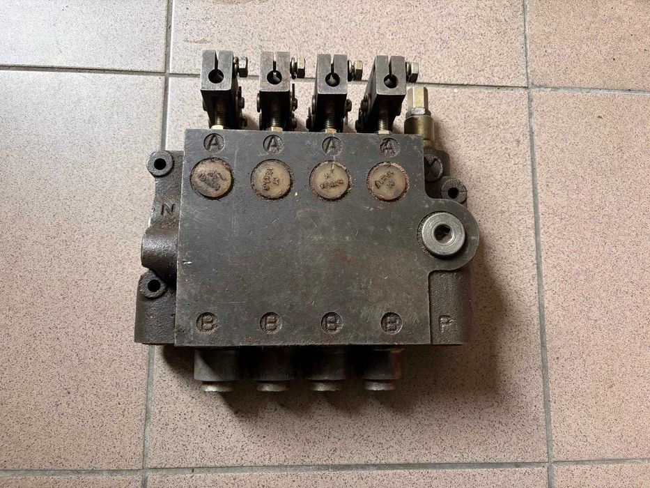 Rozdzielacz hydrauliczny wózek widłowy Bułgar NOWY monoblok R11