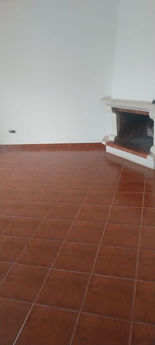 Apart em Entrocamento , a 5m da estação de comboio, para arrendamento.