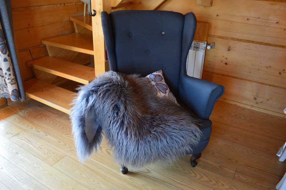 Dywanik Skóra Owcza Szara Kręcony Włos Naturalne Skóry Garbarnia