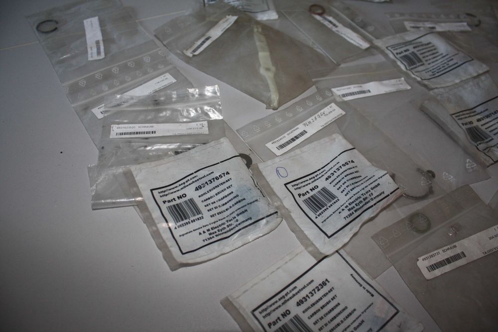 Milwaukee części do narzędzi, Pudełko elementy serwisowe 16 el.