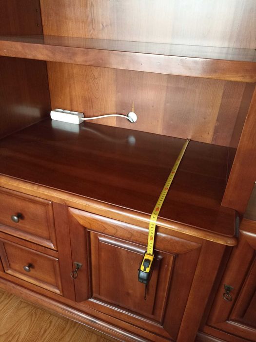 Movel de sala em cerejeira com vitrina