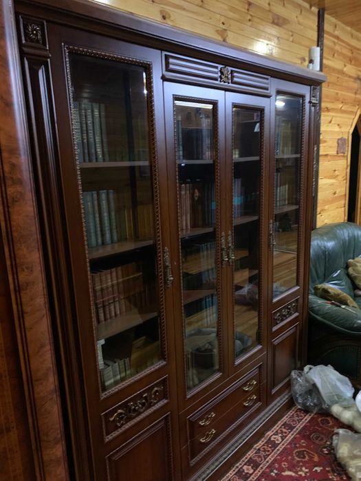 продаеться класическая  мебель в хорошем состояние