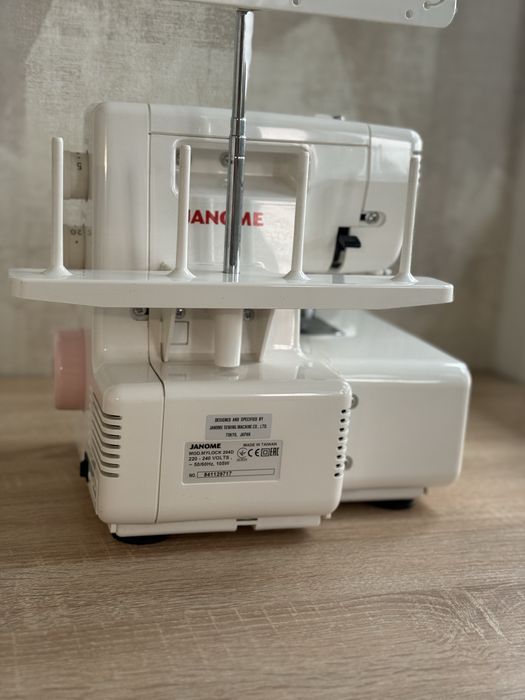 Оверлок Janome 204D