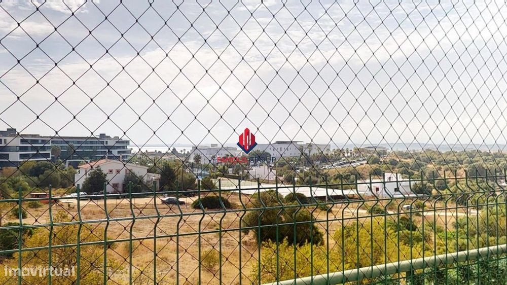 T1 com cozinha totalmente equipada, 2 elevadores e varanda fechada...