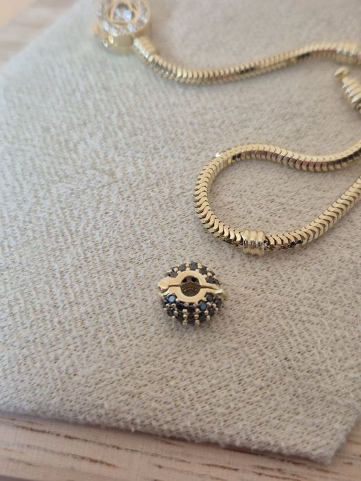 Złoty charms Stoper malutki z czarnymi cyrkoniami okrągły 585