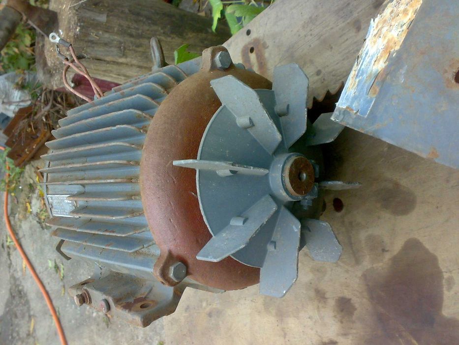 Электродвигатель 3.0 квт 705 об мин.  60кг. Новый.1988 г.