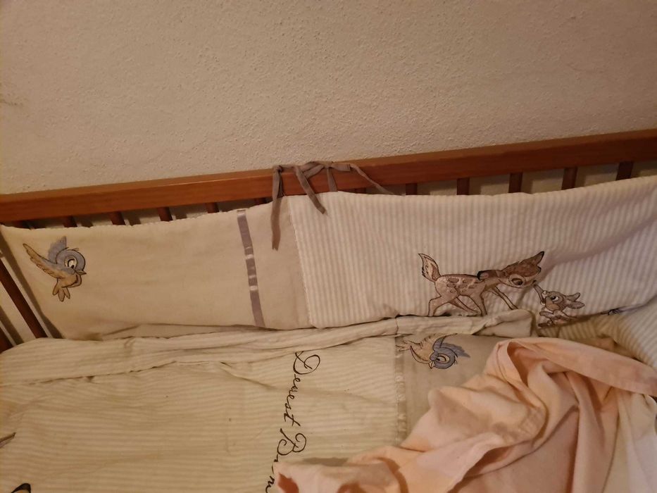 Cama de bebé excelente estado com colchão com pouco uso.