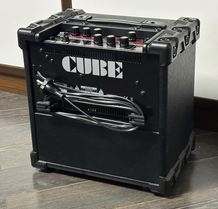 Комбоусилитель Roland Cube 15 XL комбик