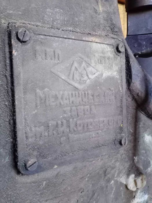 Кузнечный молот в исправном состоянии (рабочий)