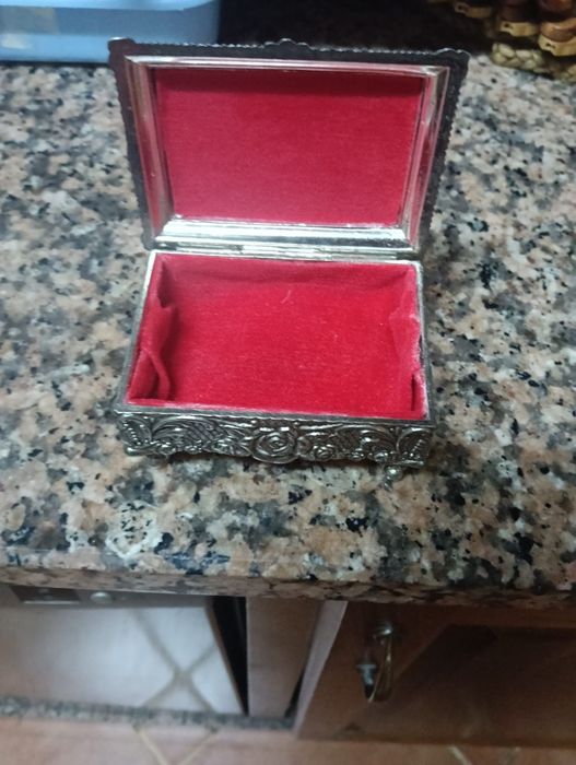 Guarda jóias pequeno