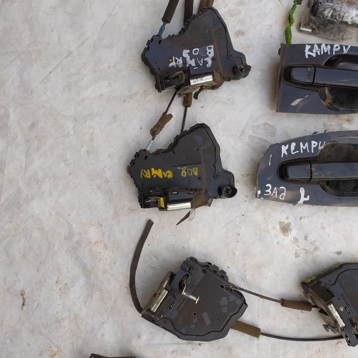 Ручка дверей замок дверей Toyota Camry 40 замок двери ручка двери