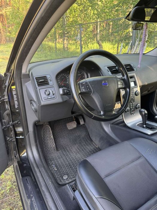 Volvo V 50 2010 год
