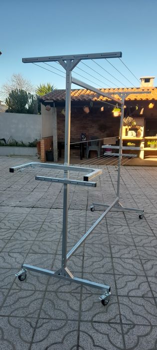 Estendais com rodas e desmontaveis