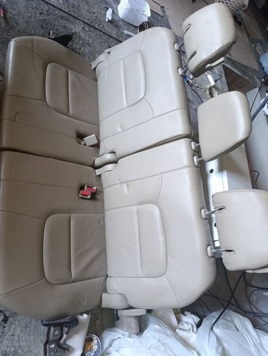 Третий ряд сидений Toyota Land Cruiser 200