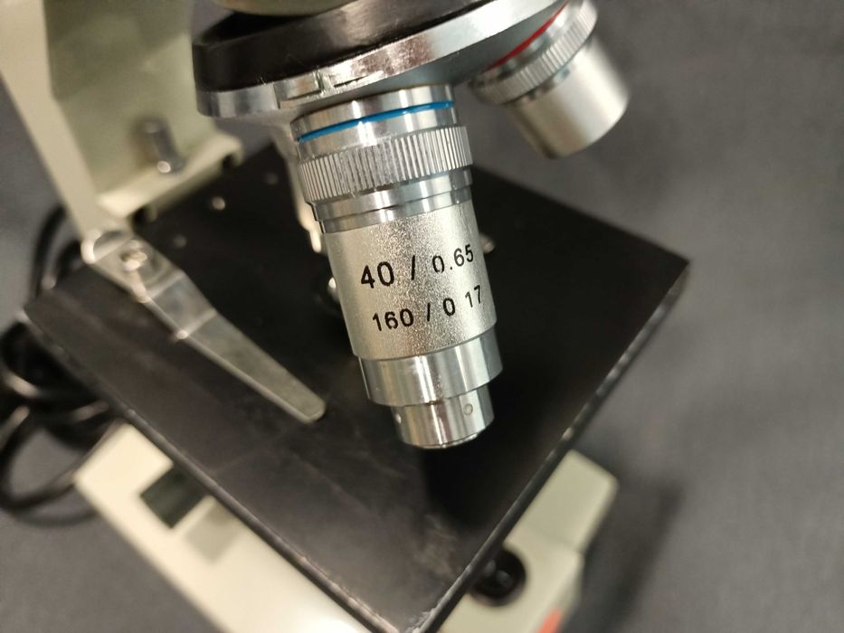 Микроскоп лабораторный с подсветкой из Германии