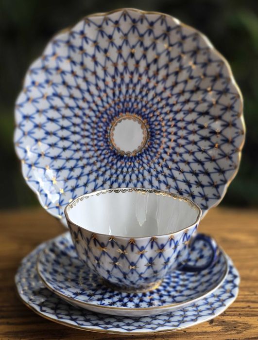 Porcelanowy serwis do herbaty – Łomonosow. Siatka kobaltowa.