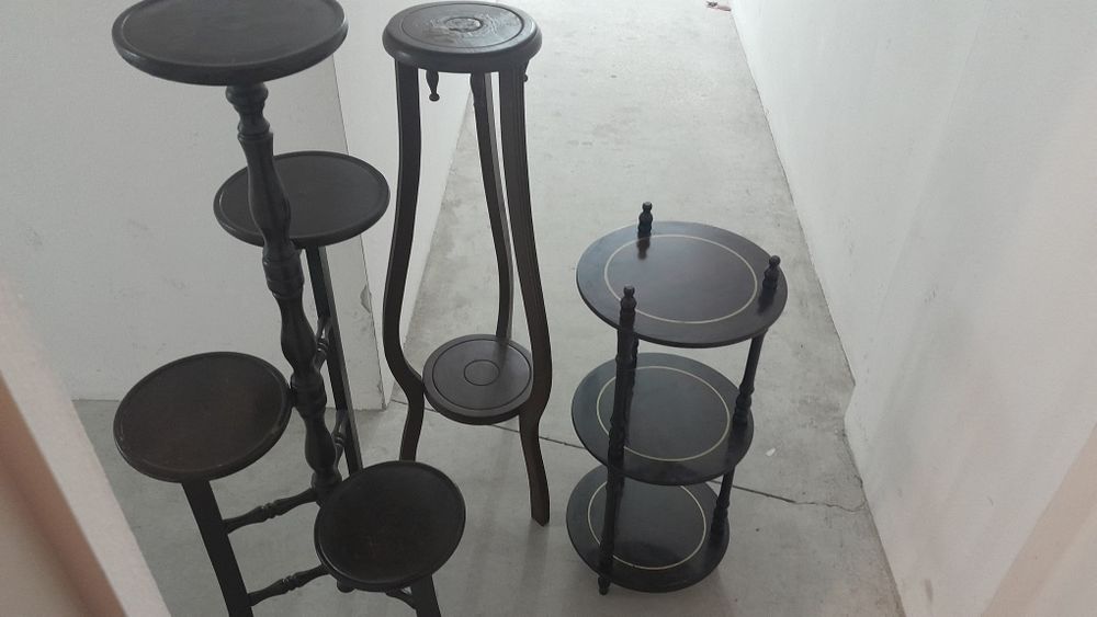 conjunto de três estantes