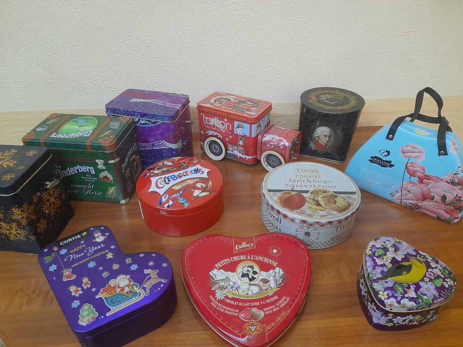 Жестяная коробочка б/у