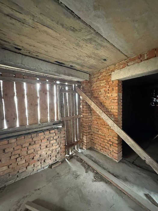 Продається будинок в с. Угринів дуже вигідна ціна.