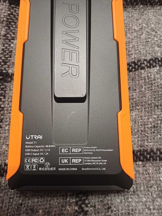 Бустер Автомобільний стартер UTRAI T1, 13200 мАh, 2000А. БЕЗ ПРОВОДІВ!